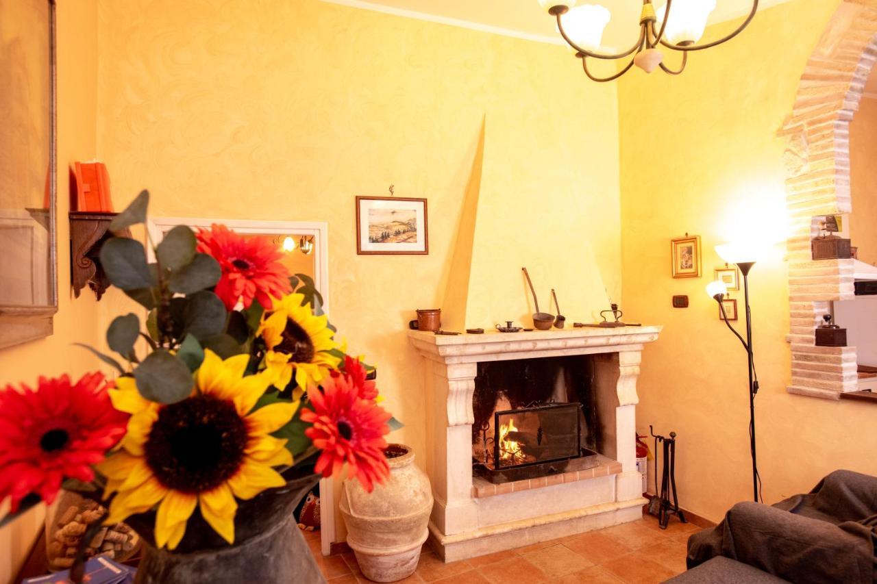 Villa Relax Nell' Antico Borgo Casperia Exterior foto